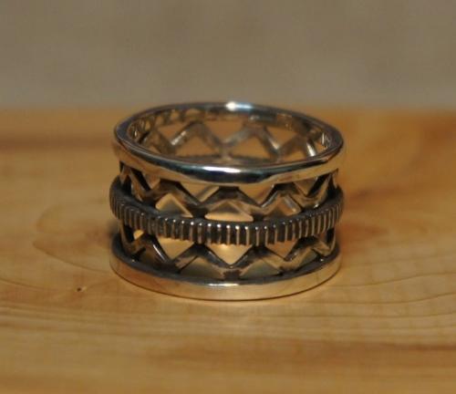 SLOW RISE Openwork Ring