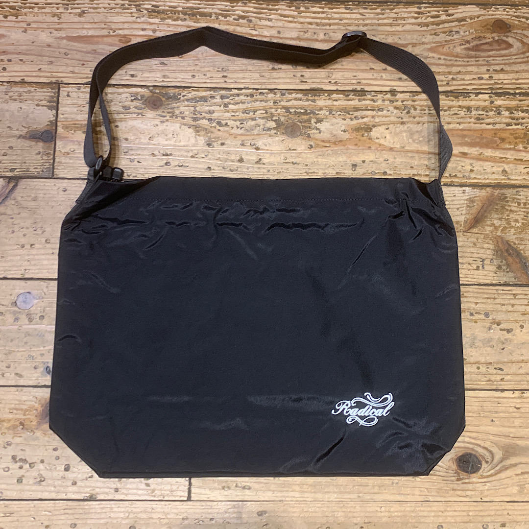 RADICAL Logo Shoulder Bag(Black)