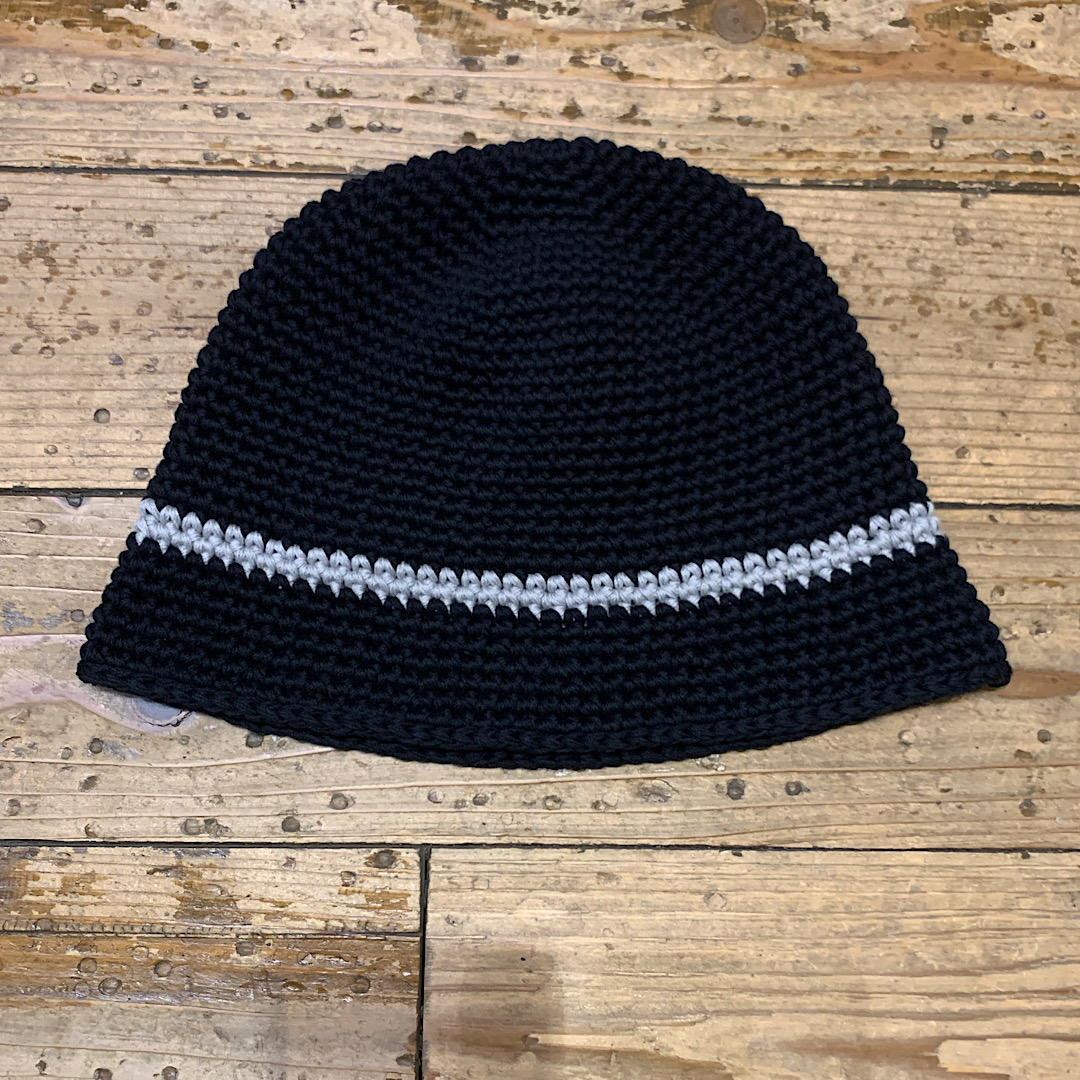 RADICAL Hand Knitted Hat(Black/White)