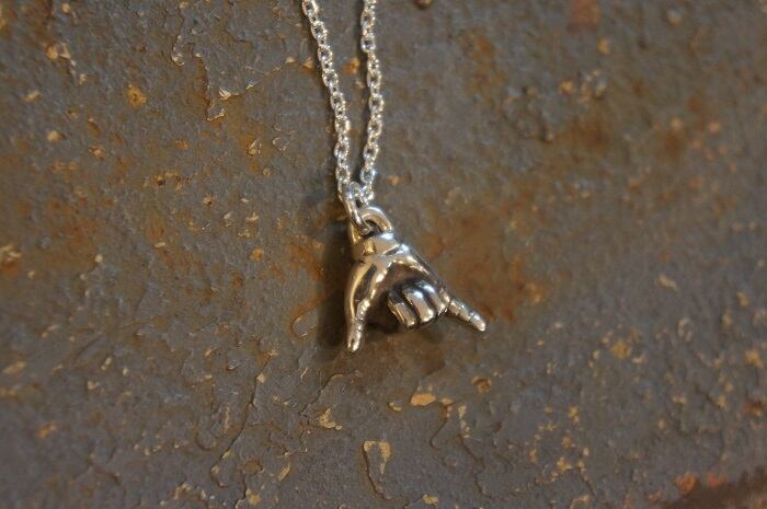 SLOW RISE hangloose necklace